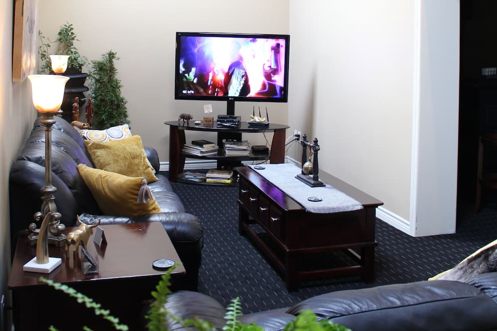 Photo of Livingroom in Dundas