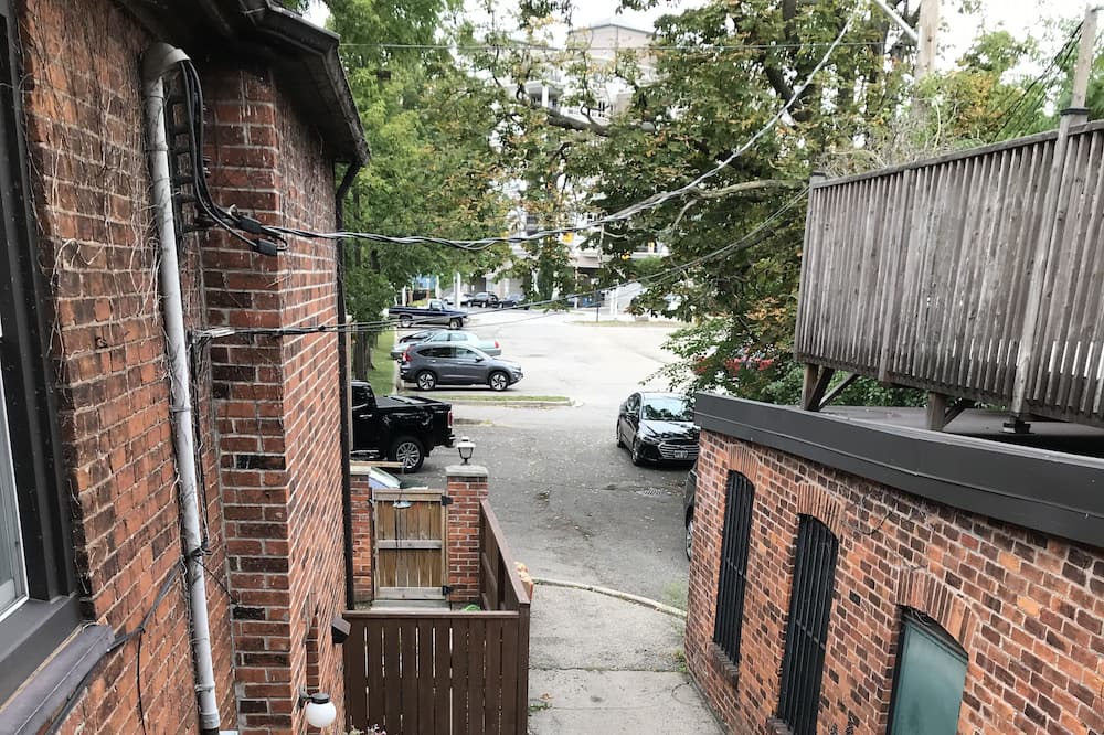 Photo of Patio Balcony in Dundas