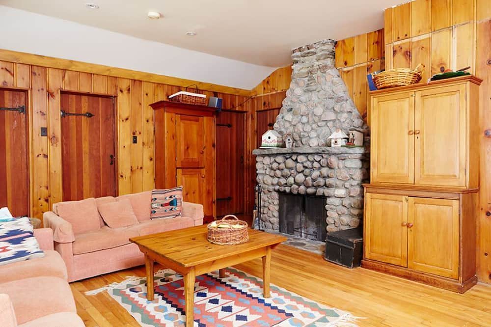 Photo of Livingroom in Oro-Medonte