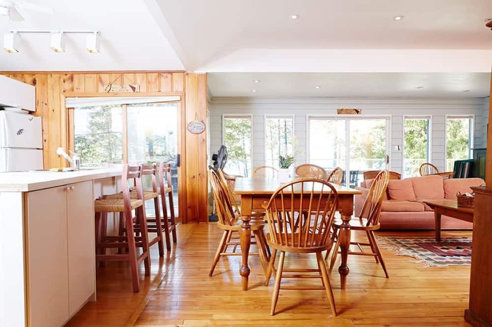 Photo of Livingroom in Oro-Medonte