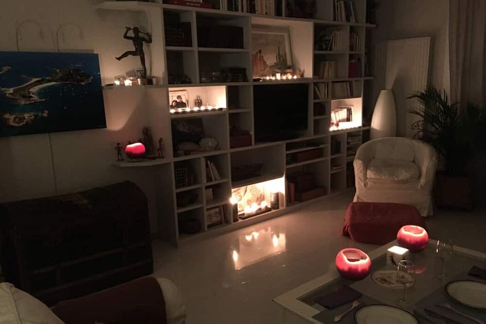Photo of Livingroom in Plateau - Mont-Valerien