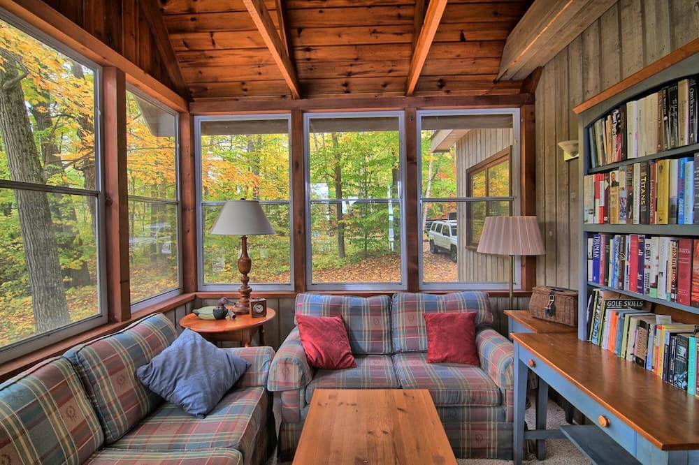 Photo of Bedroom in Muskoka Lakes