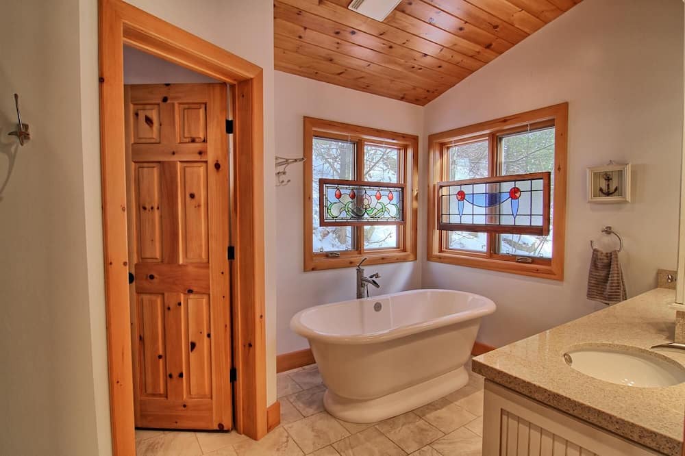 Photo of Bedroom in Bracebridge
