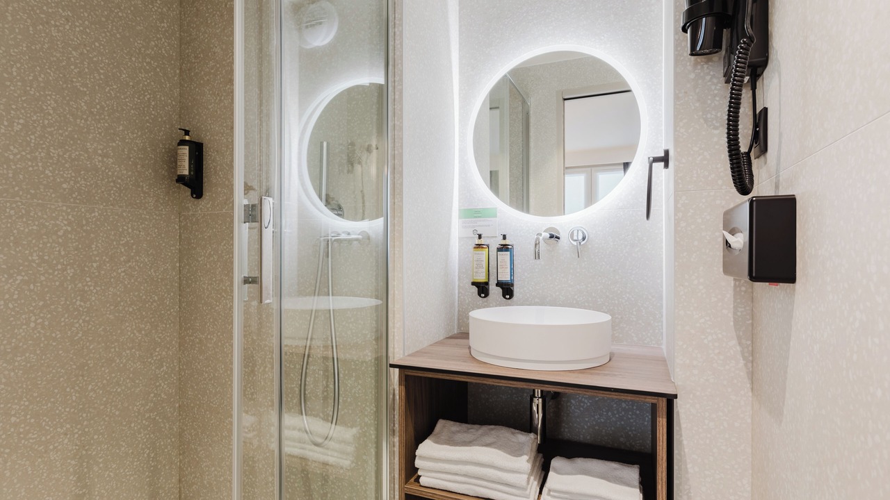 Photo of Bathroom in Chaussee-d'Antin
