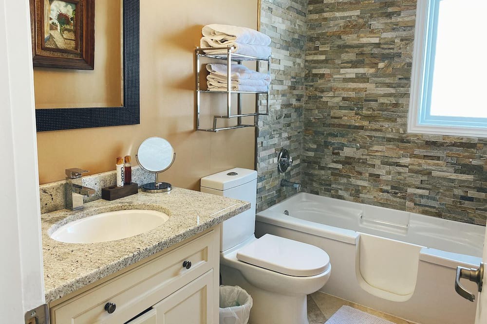 Photo of Bathroom in Lagoon City