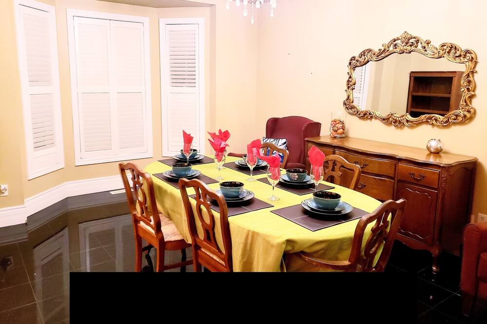 Photo of Kitchen in Erin Mills