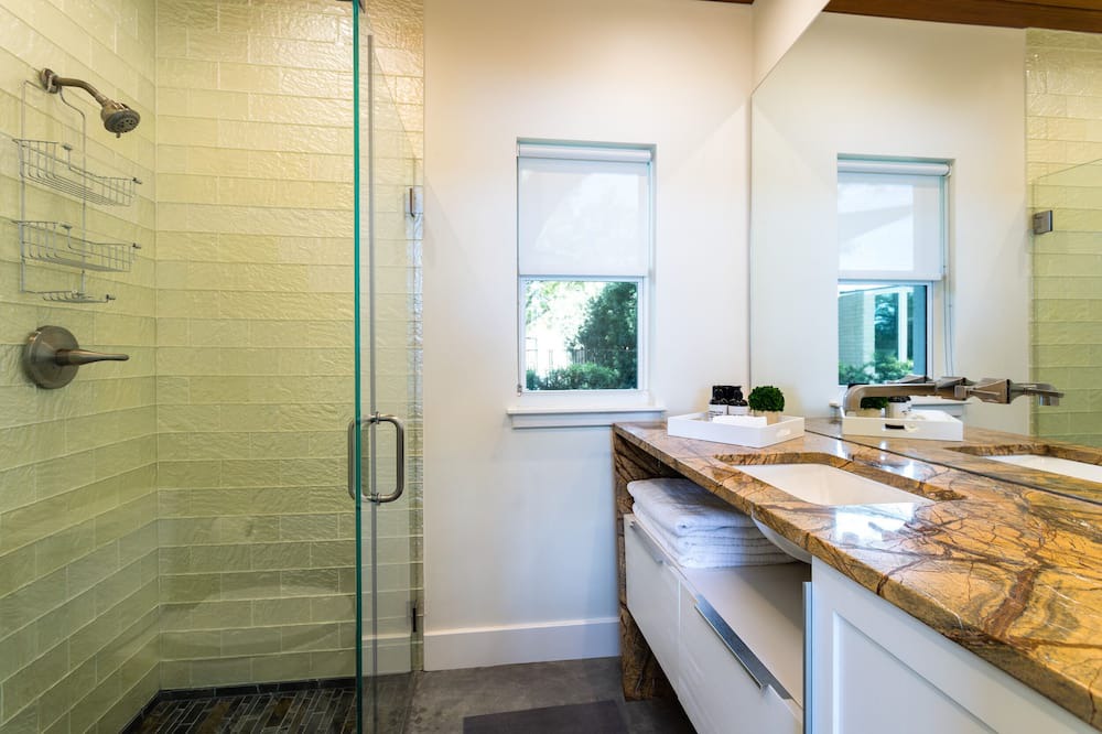 Photo of Bathroom in Audubon Park