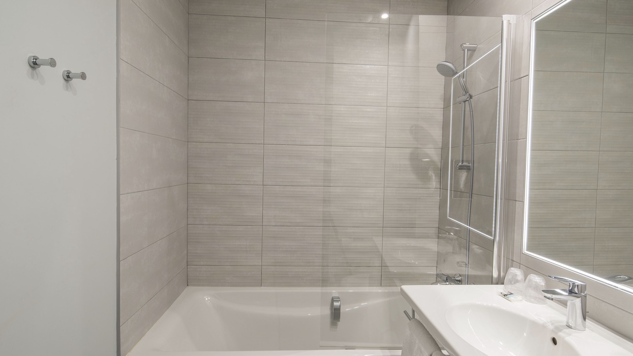 Photo of Bathroom in Suresnes