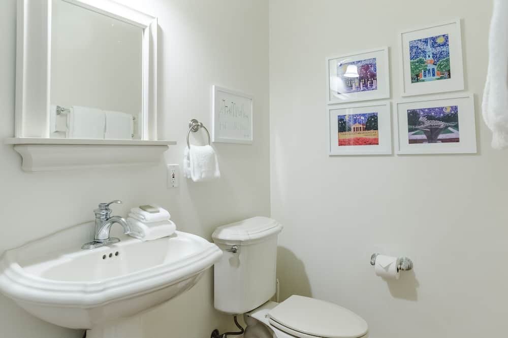 Photo of Bathroom in Gulf District
