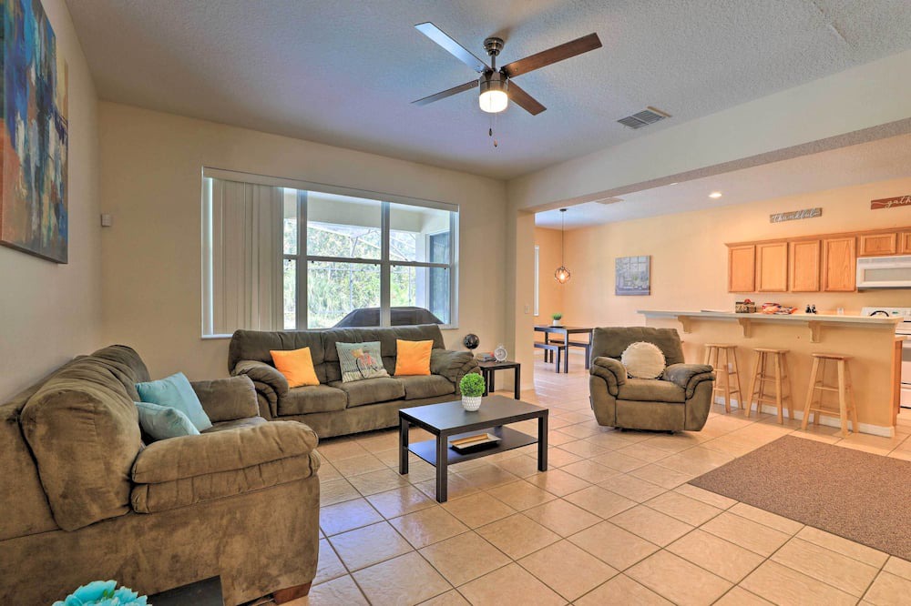 Photo of Livingroom in Windwood Bay