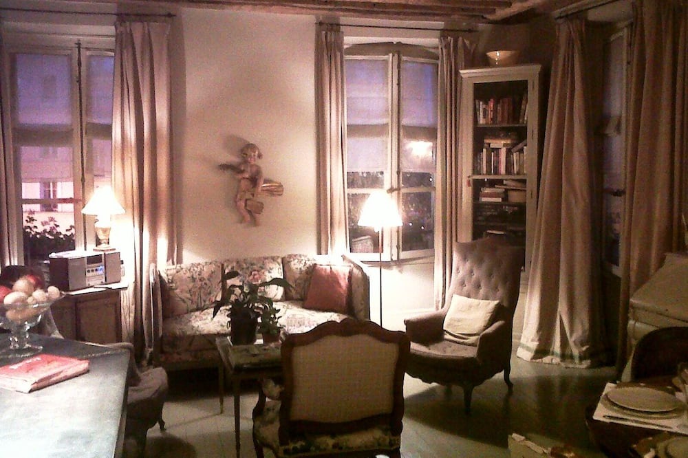 Photo of Bedroom in 5th Arrondissement