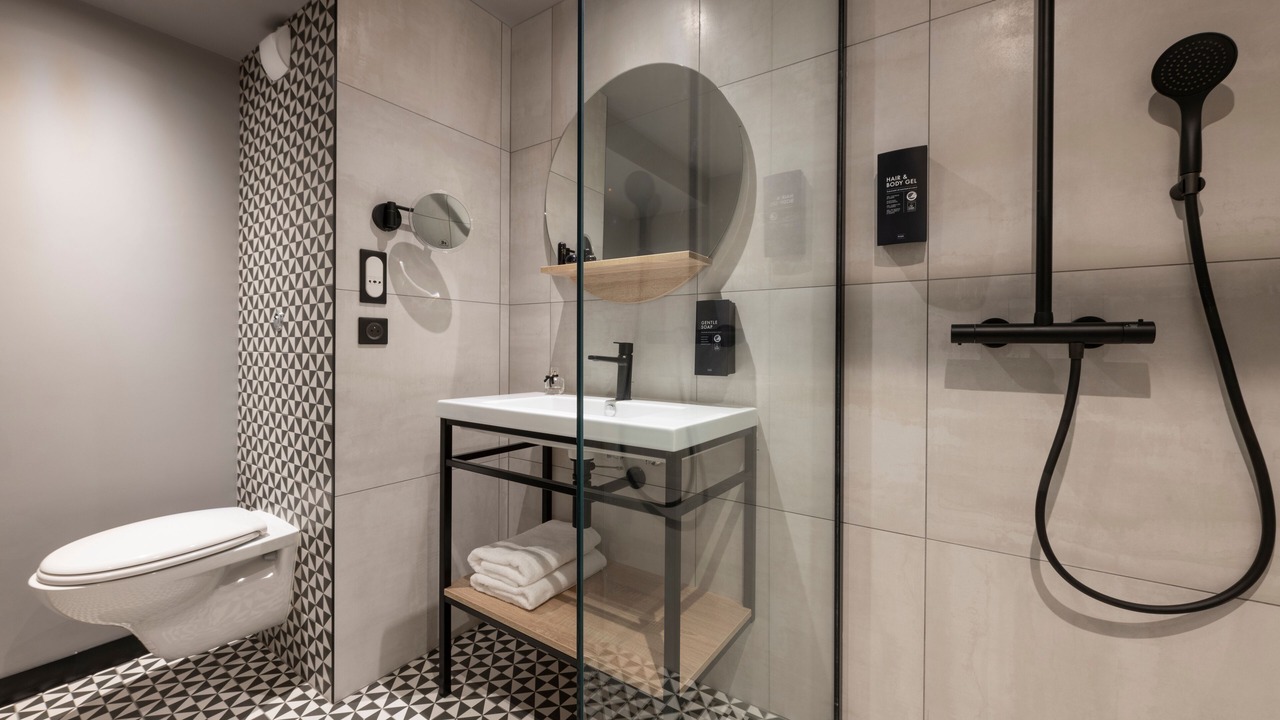 Photo of Bathroom in Joinville-le-Pont