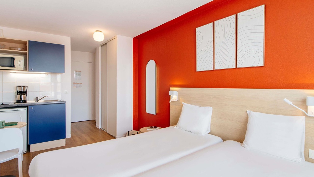 Photo of Bedroom in Saint-Denis