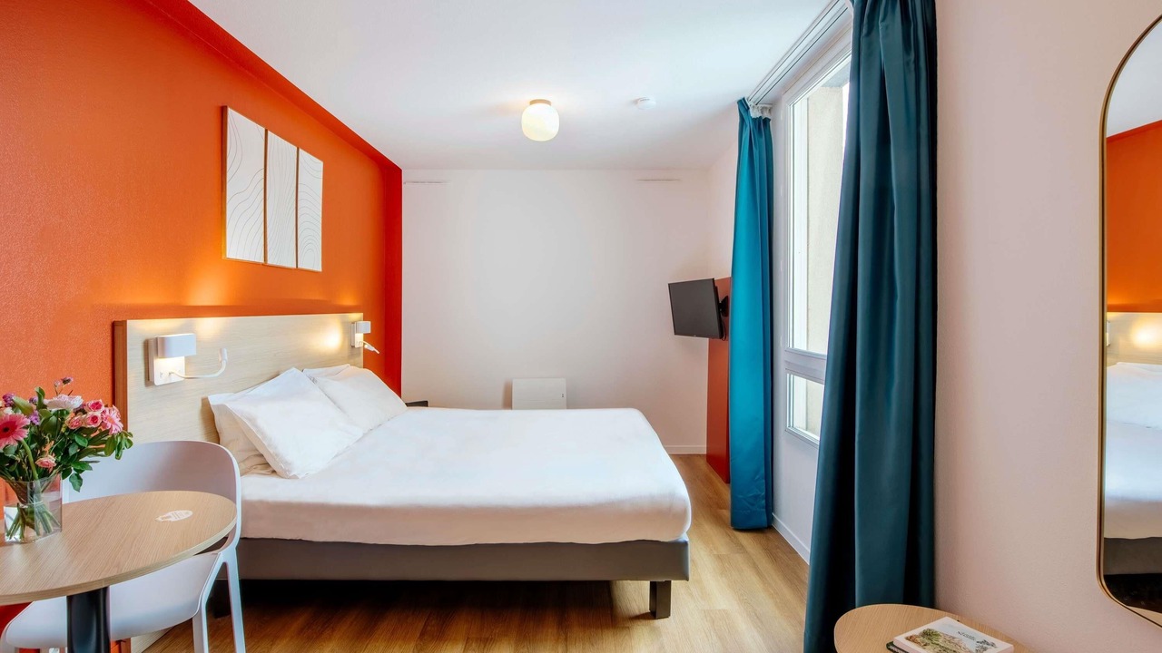 Photo of Bedroom in Saint-Denis