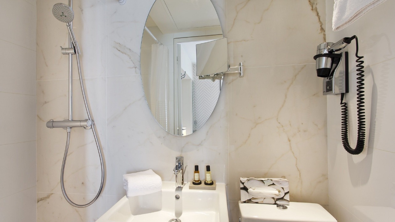 Photo of Bathroom in Porte-Dauphine