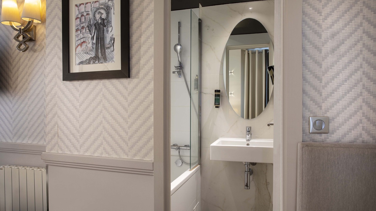Photo of Bathroom in Porte-Dauphine