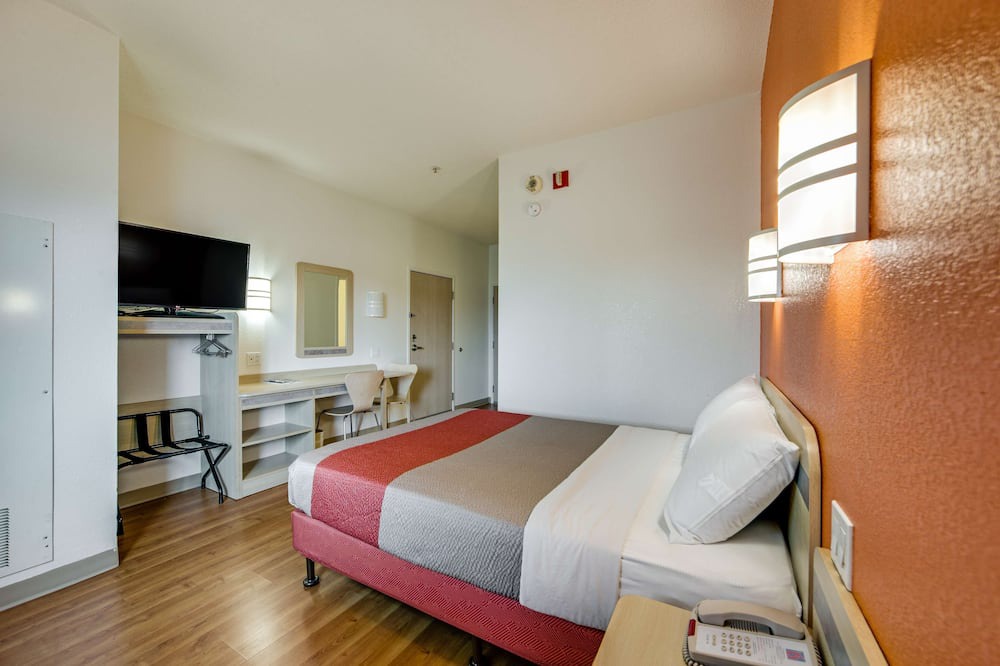 Photo of Bedroom in Steeles Industrial