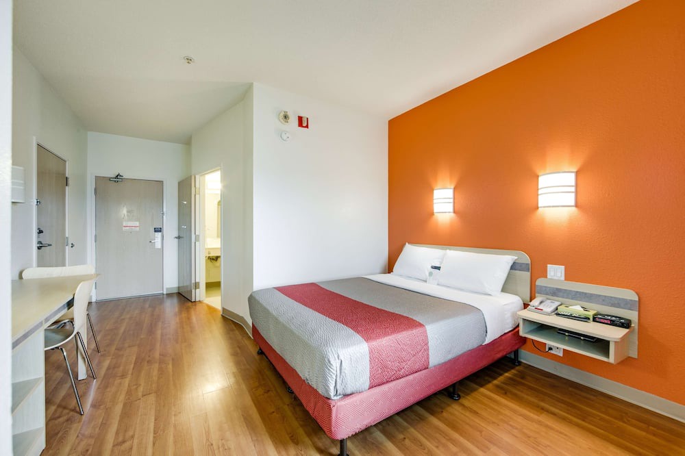 Photo of Bedroom in Steeles Industrial