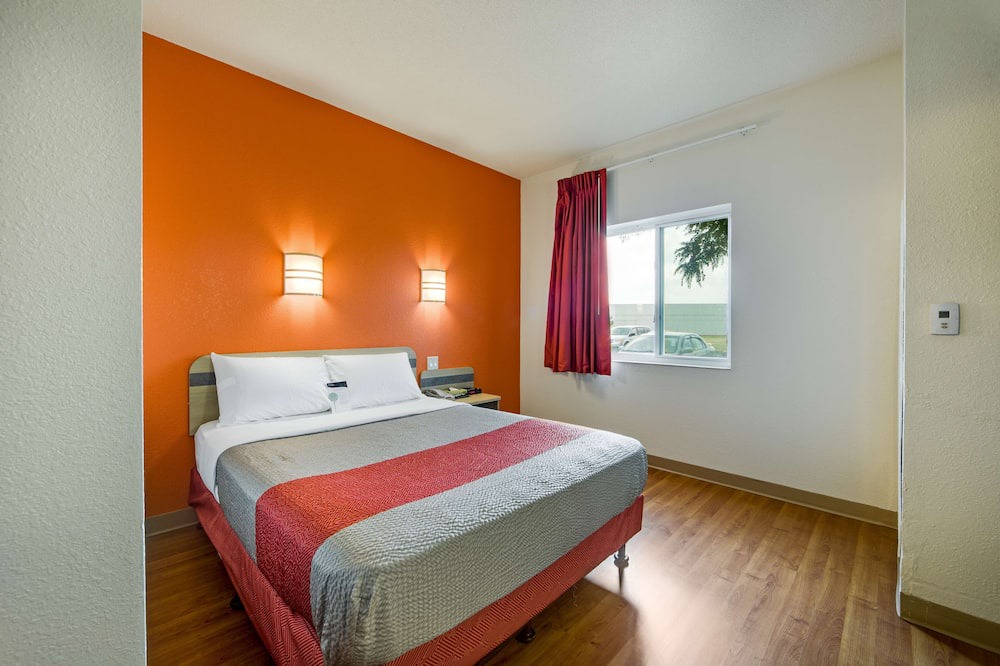 Photo of Bedroom in Steeles Industrial