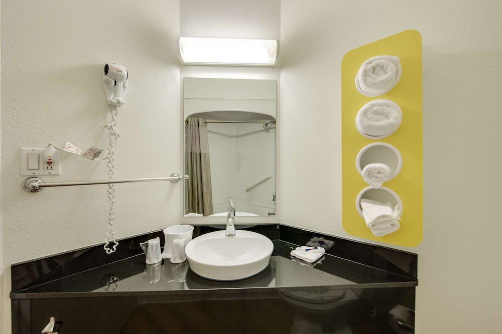 Photo of Bathroom in Steeles Industrial