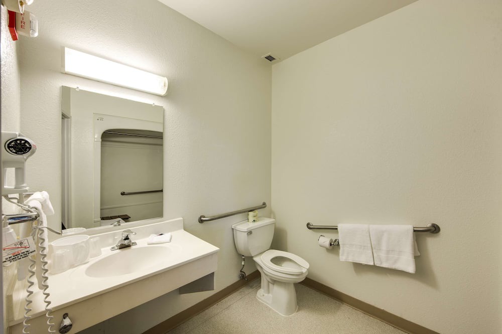 Photo of Bathroom in Steeles Industrial