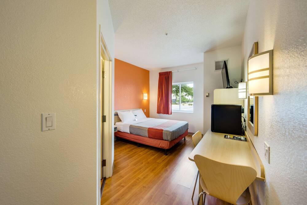 Photo of Bedroom in Steeles Industrial
