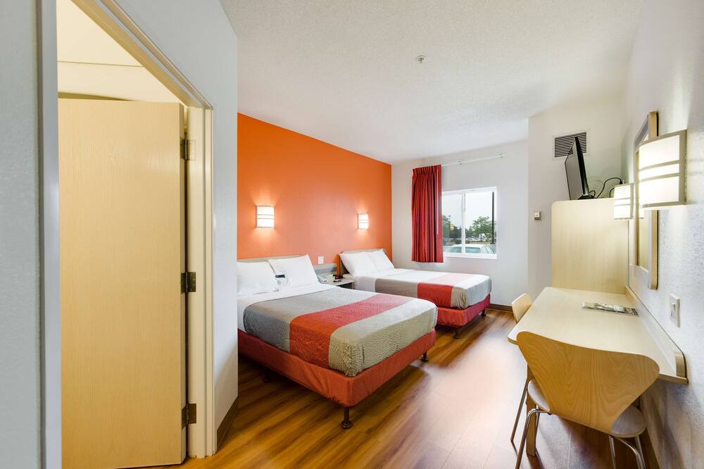 Photo of Bedroom in Steeles Industrial