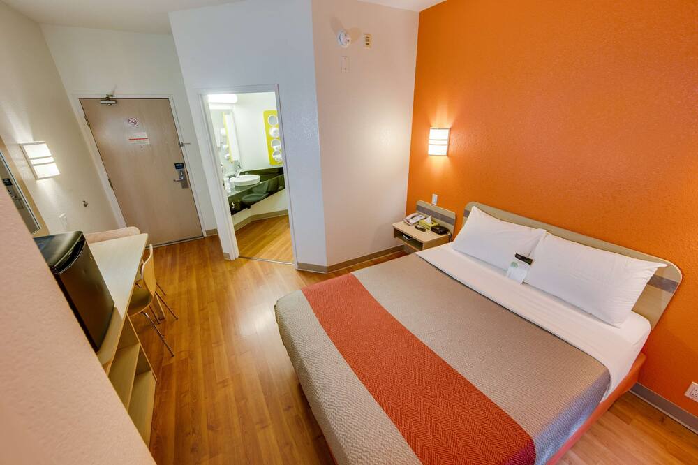Photo of Bedroom in Steeles Industrial