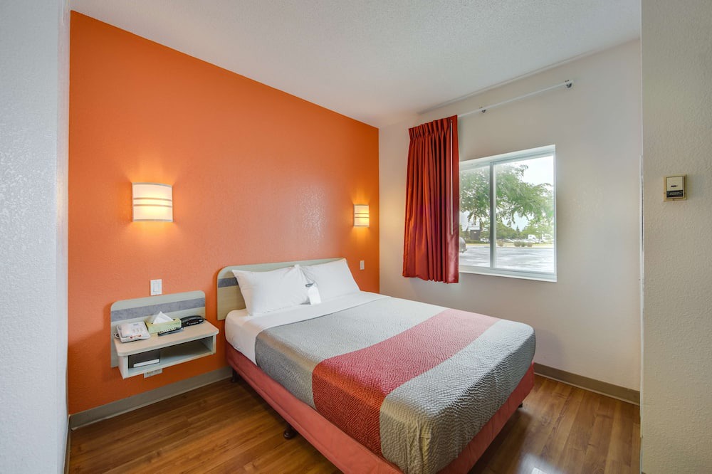 Photo of Bedroom in Steeles Industrial