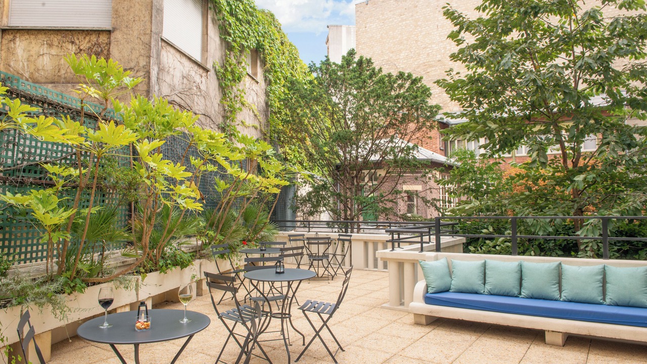 Photo of Outdoor in Champs-Elysees