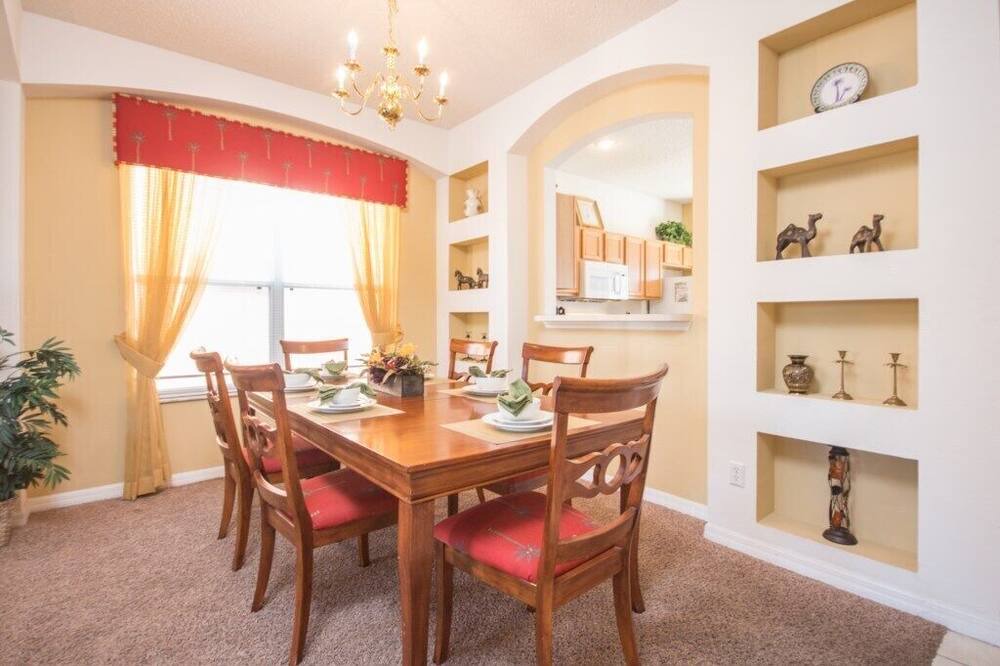 Photo of Livingroom in Seasons