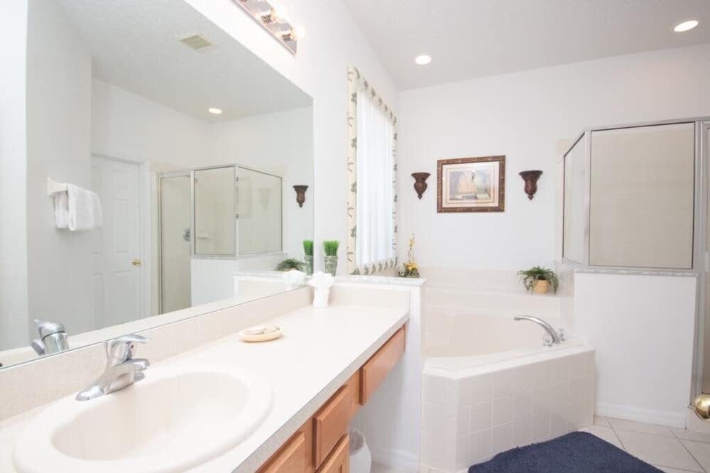 Photo of Bathroom in Seasons