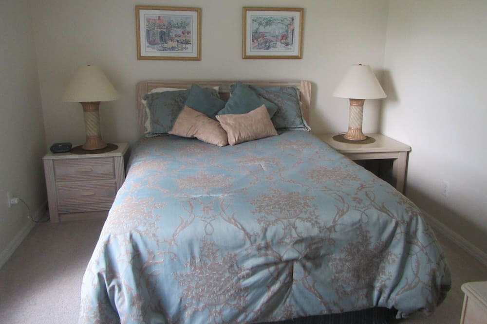 Photo of Bedroom in Greater Groves