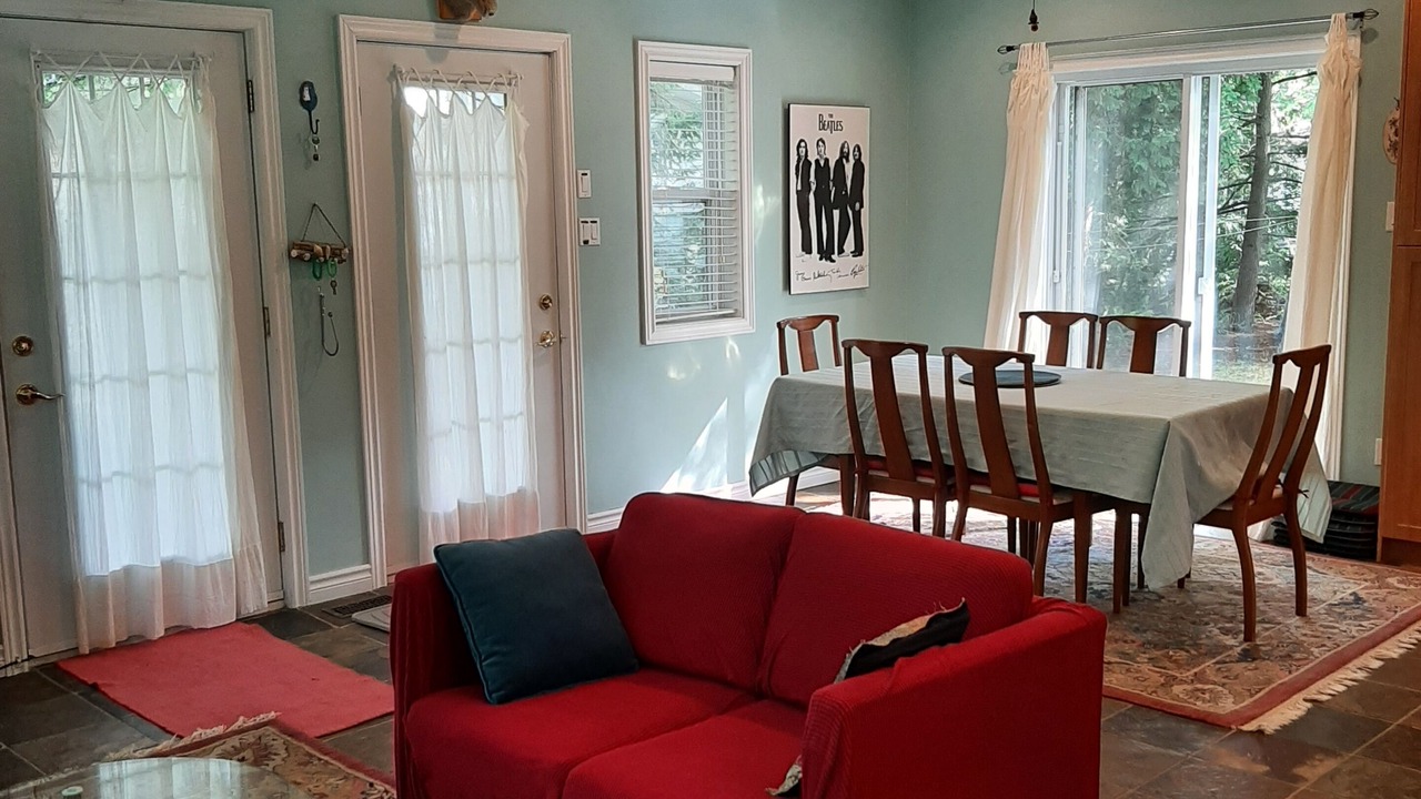 Photo of Livingroom in Wasaga Beach