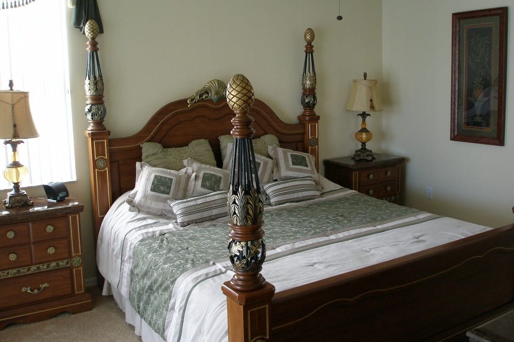 Photo of Bedroom in Crescent Lakes
