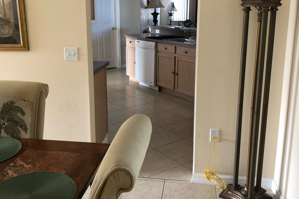 Photo of Kitchen in Crescent Lakes