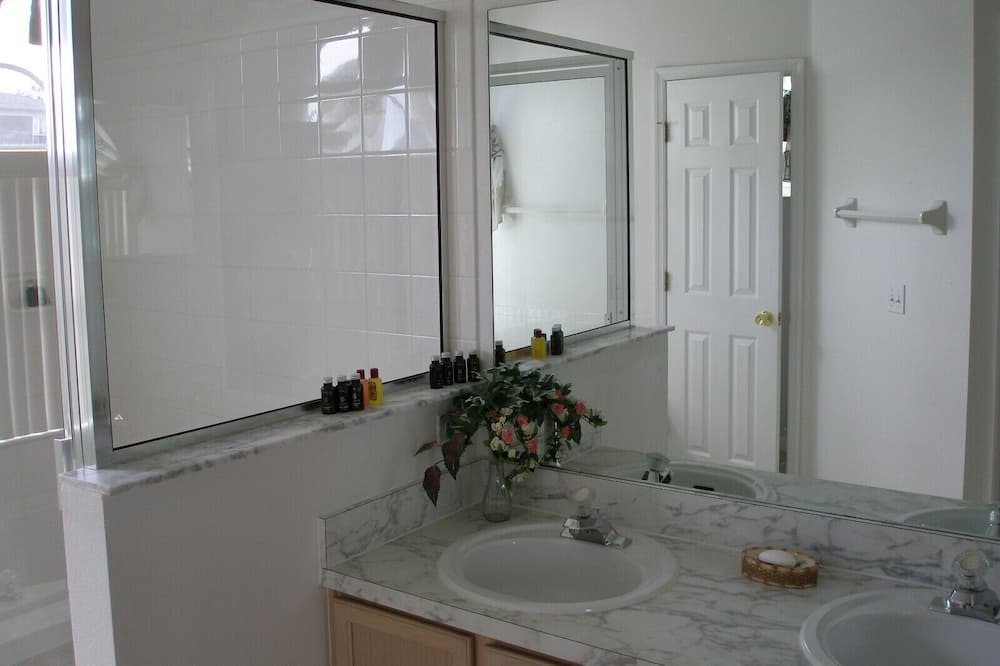 Photo of Bathroom in Crescent Lakes
