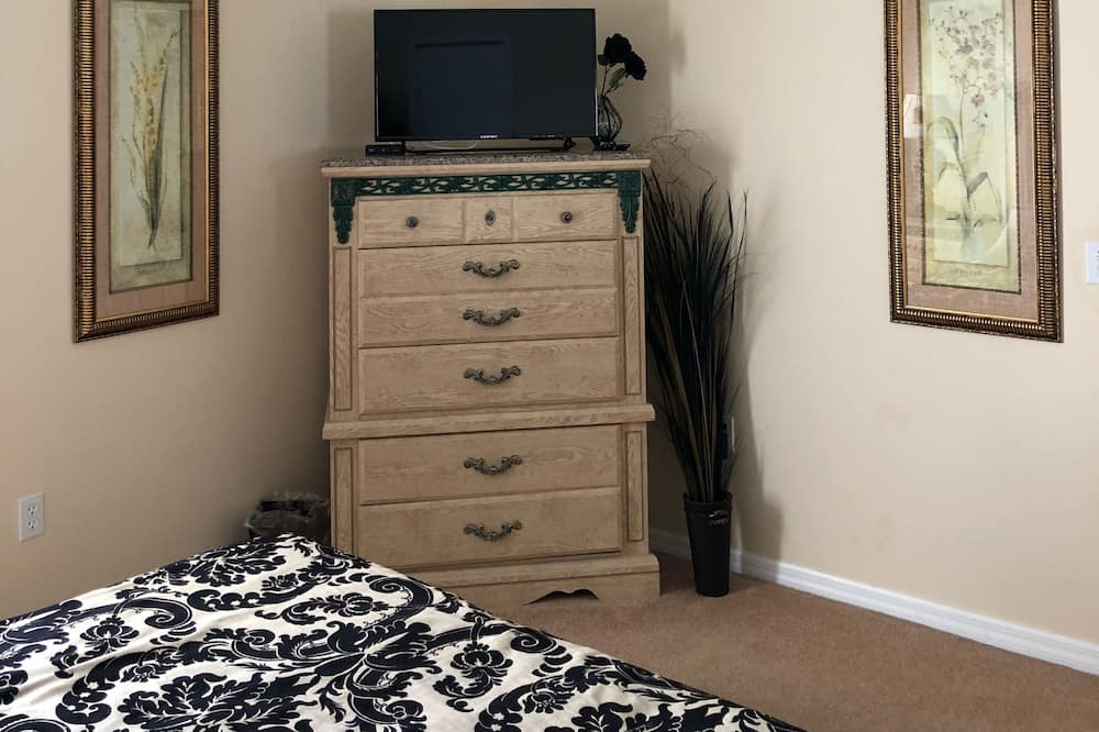 Photo of Bedroom in Crescent Lakes