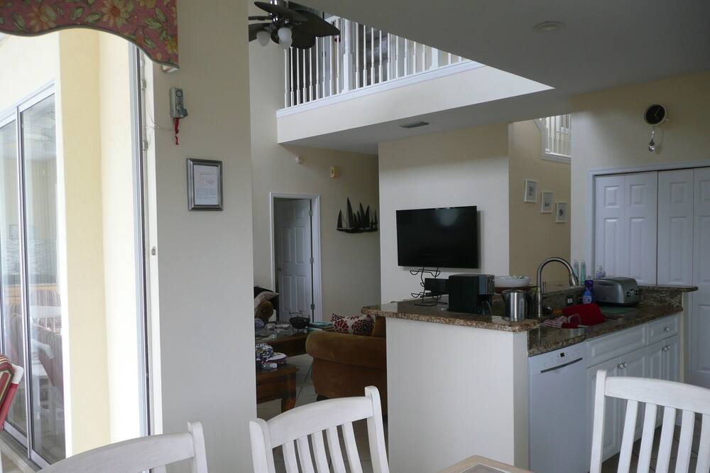 Photo of Patio Balcony in Sunset Lakes