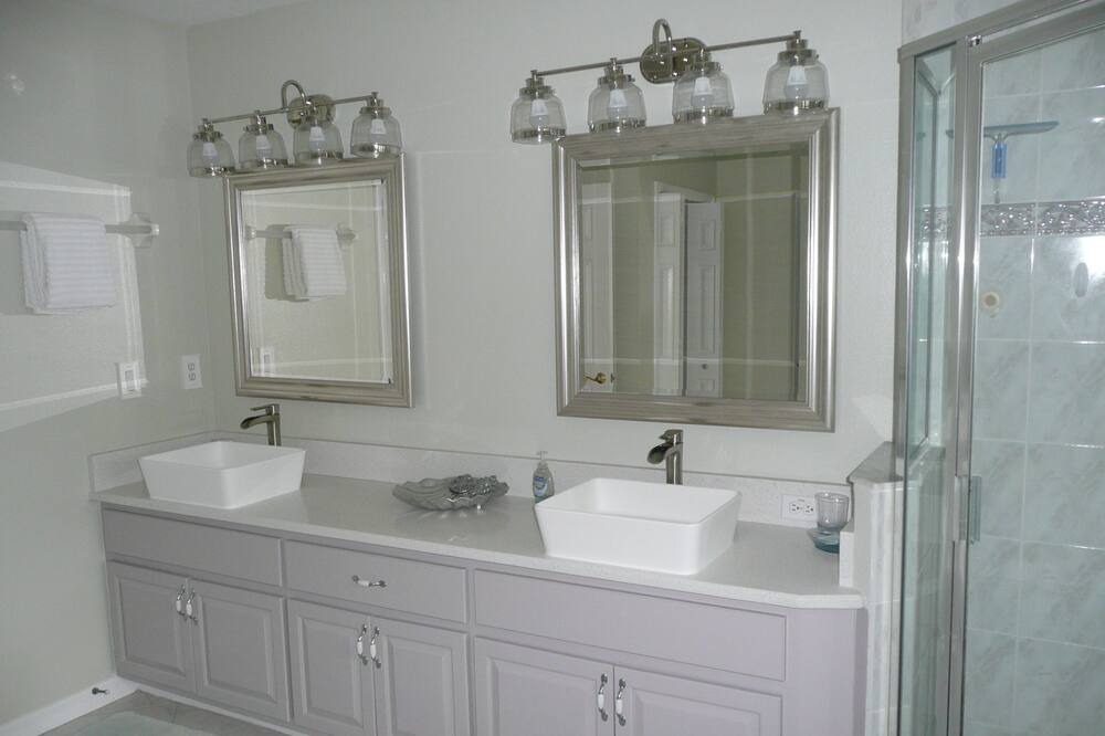 Photo of Bathroom in Sunset Lakes