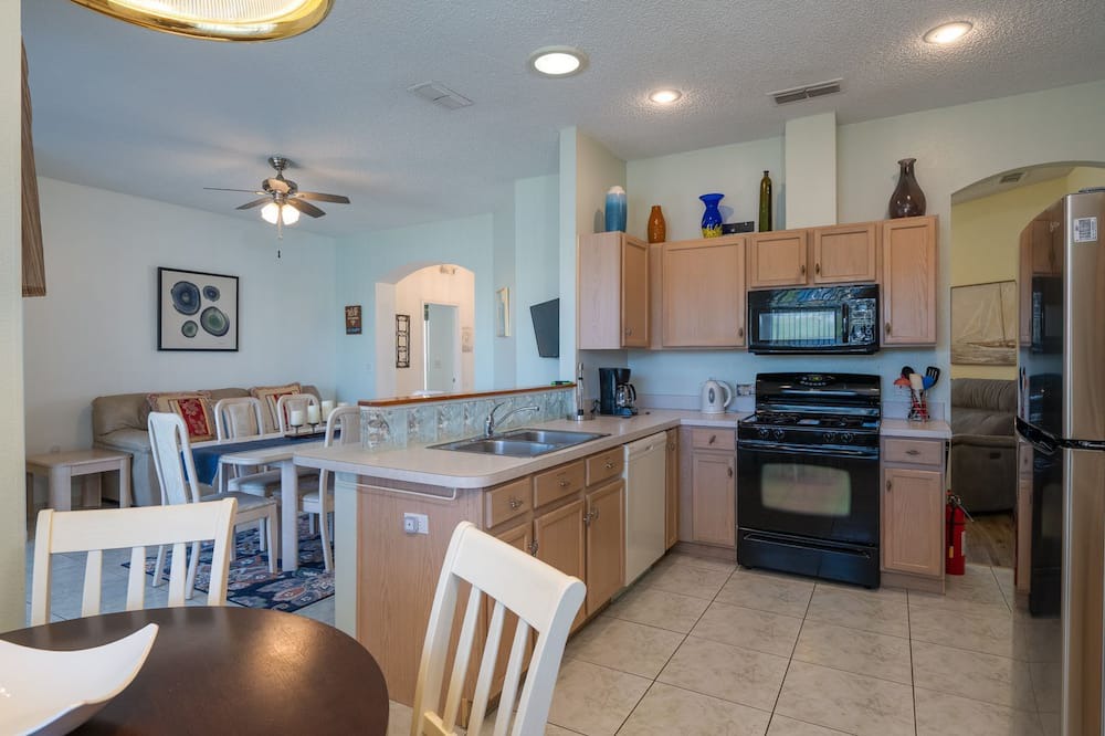 Photo of Kitchen in Crescent Lakes