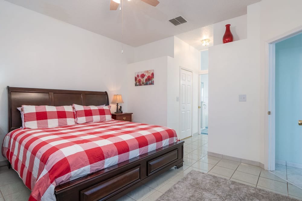 Photo of Bedroom in Crescent Lakes