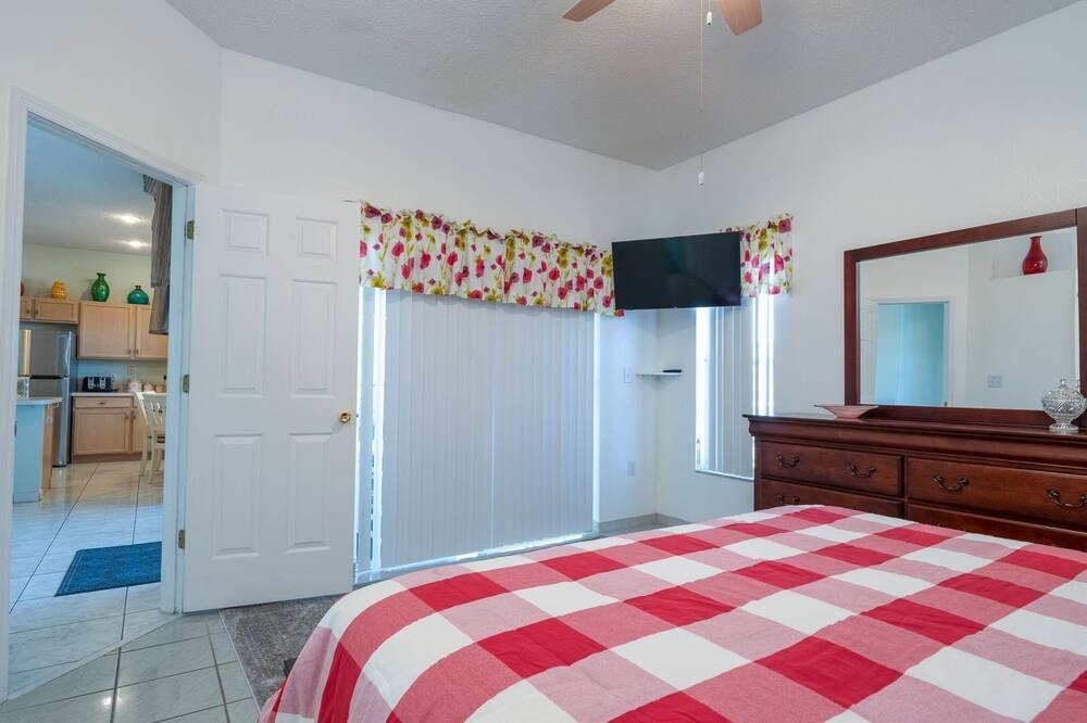 Photo of Bedroom in Crescent Lakes