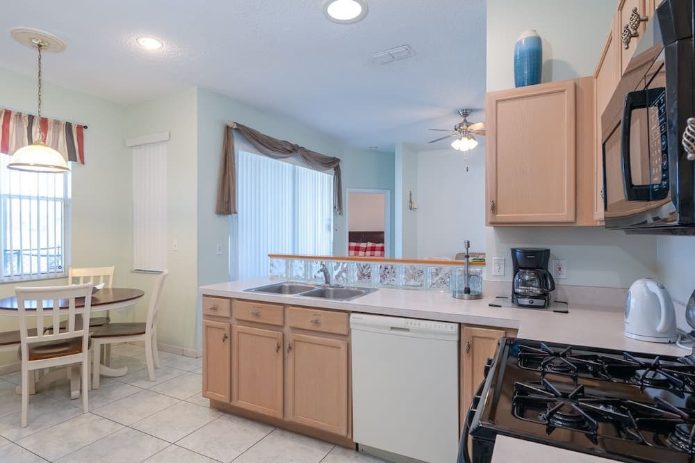 Photo of Kitchen in Crescent Lakes