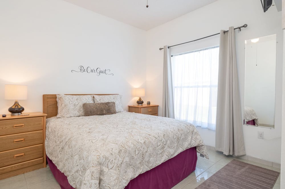 Photo of Bedroom in Crescent Lakes