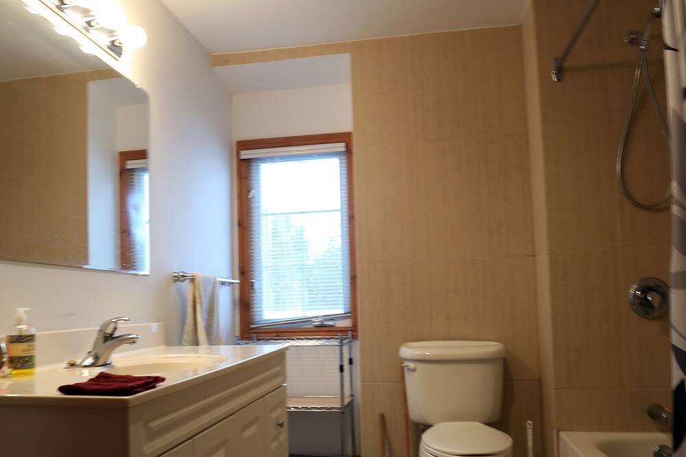 Photo of Bathroom in Gravenhurst