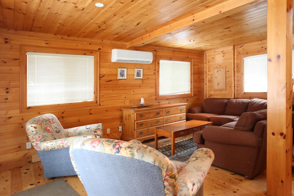 Photo of Livingroom in Gravenhurst