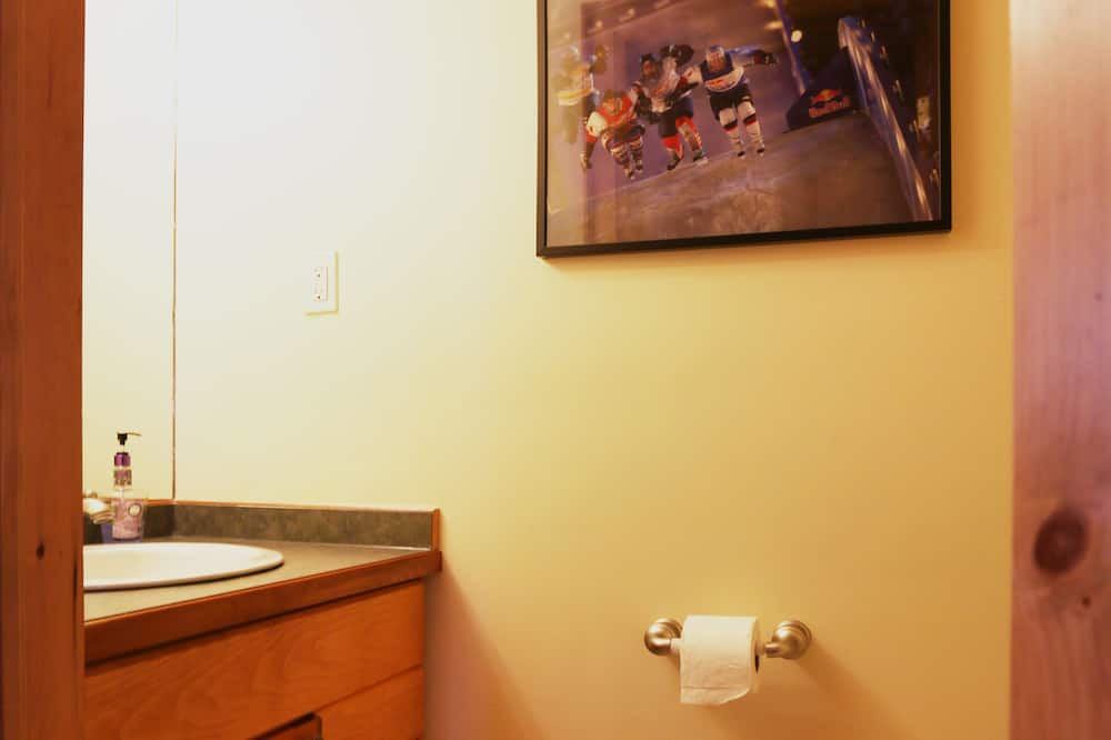 Photo of Bathroom in Gravenhurst