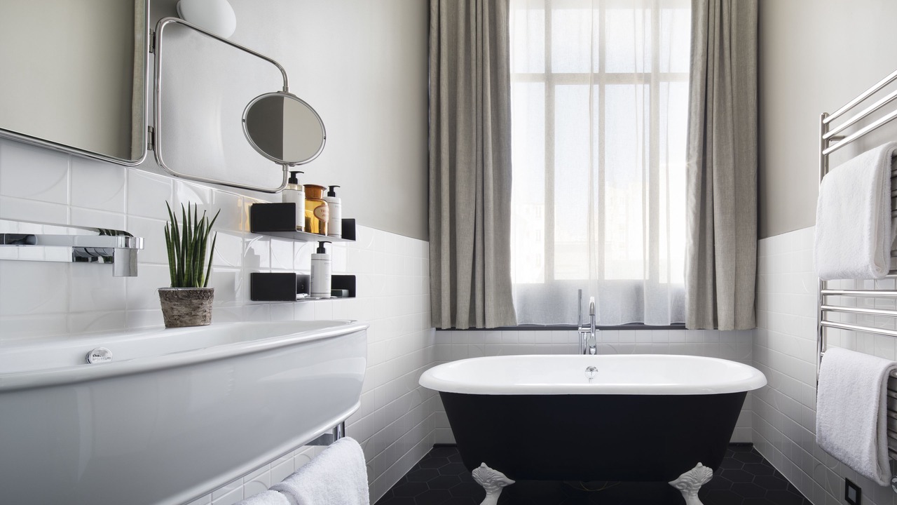 Photo of Bathroom in Quartier Saint-Ambroise
