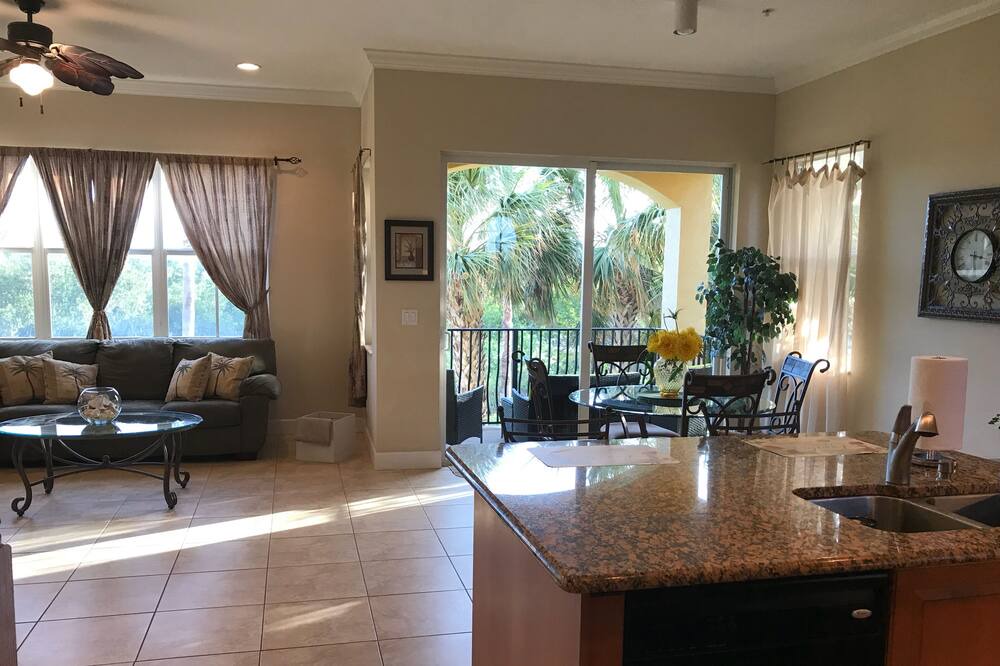 Photo of Patio Balcony in Hutchinson Island South